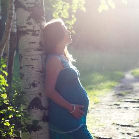 Femme enceinte - nature 