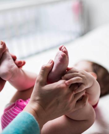 Ostéopathie pour les bébés, des bienfaits dès la maternité