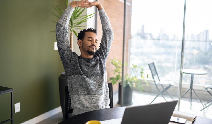 7 exercices physiques à pratiquer au bureau si vous ne faites pas de sport