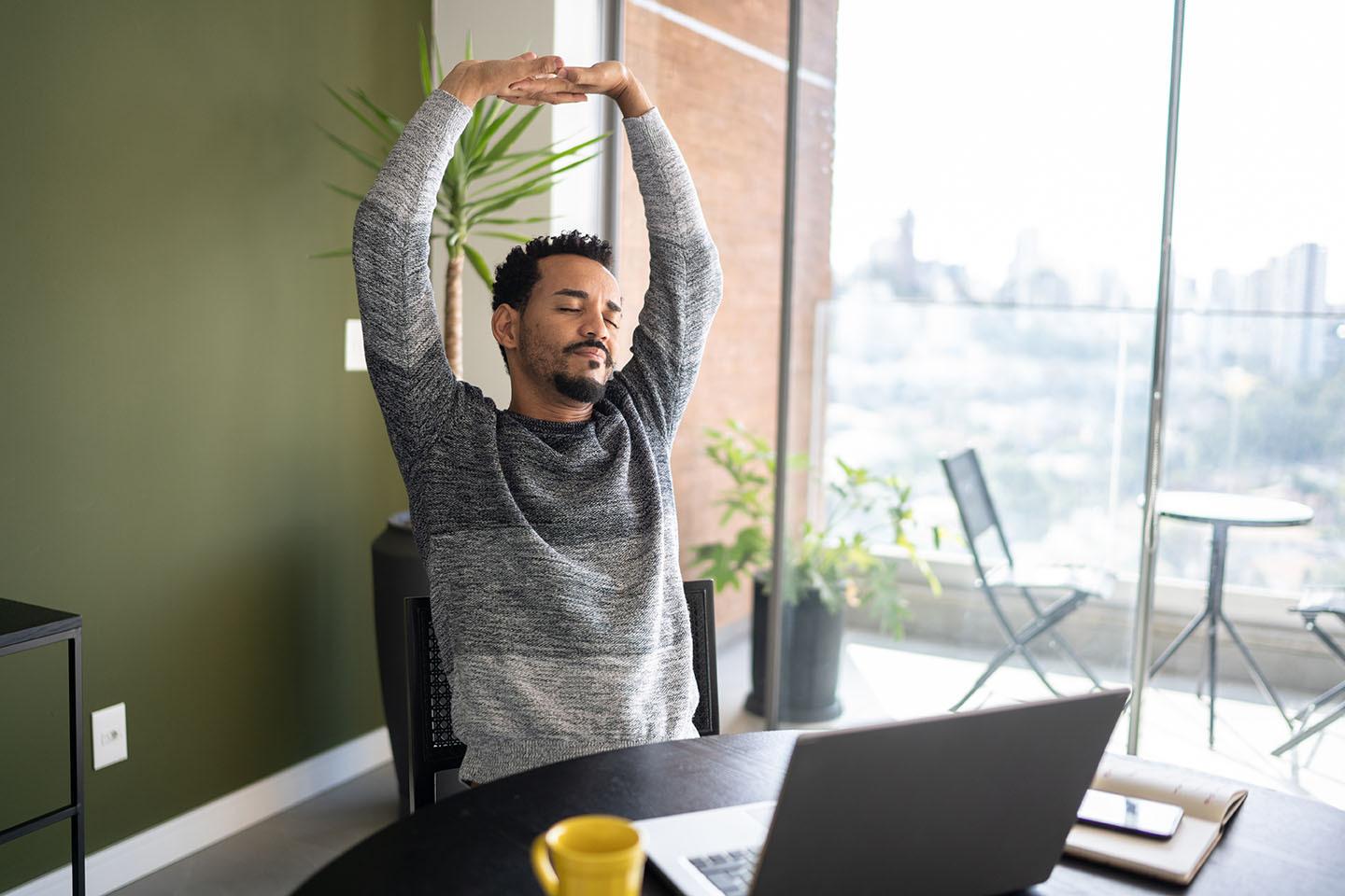 7 exercices physiques à pratiquer au bureau si vous ne faites pas de sport