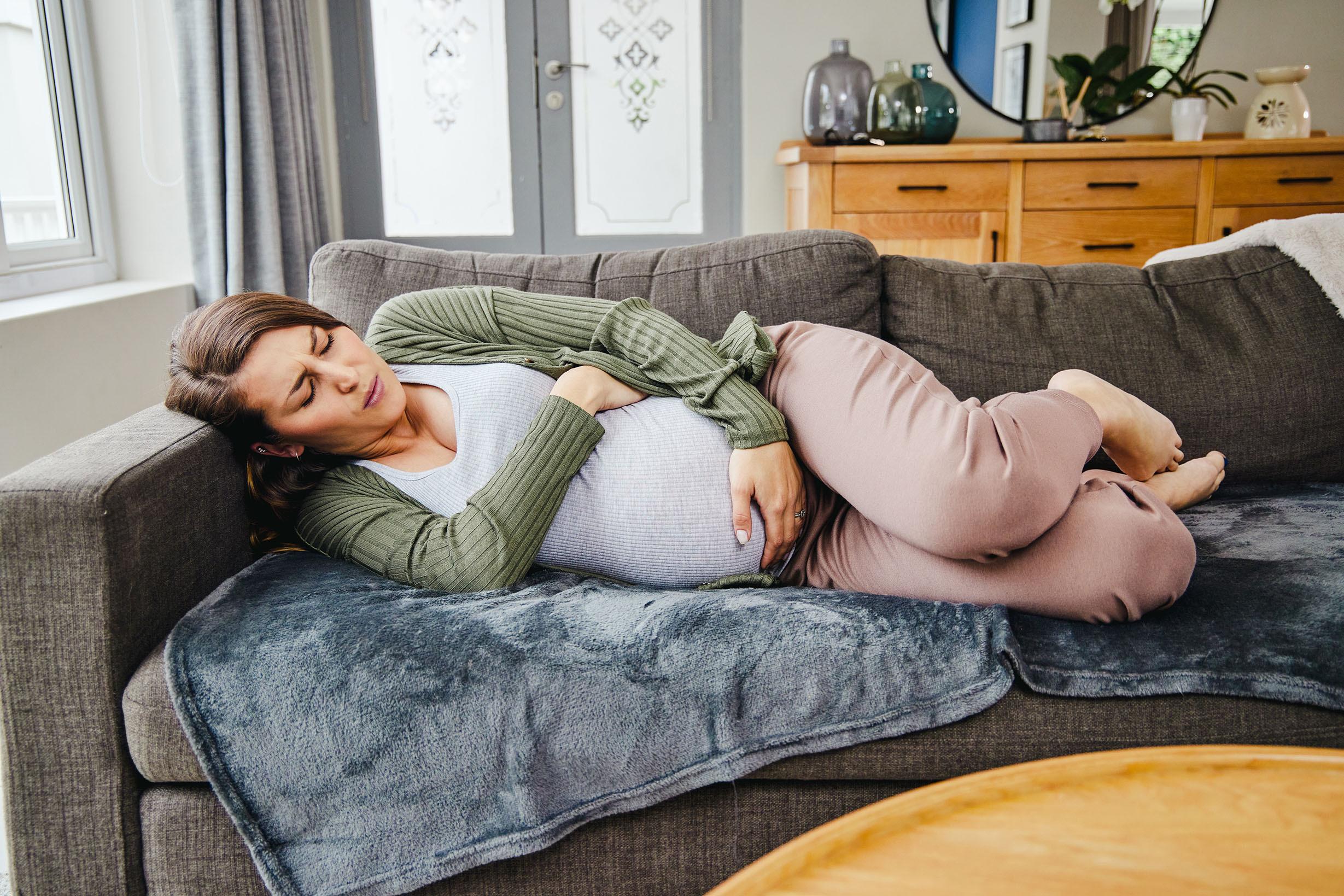 Grossesse : douleurs et crampes, des effets secondaires éprouvants