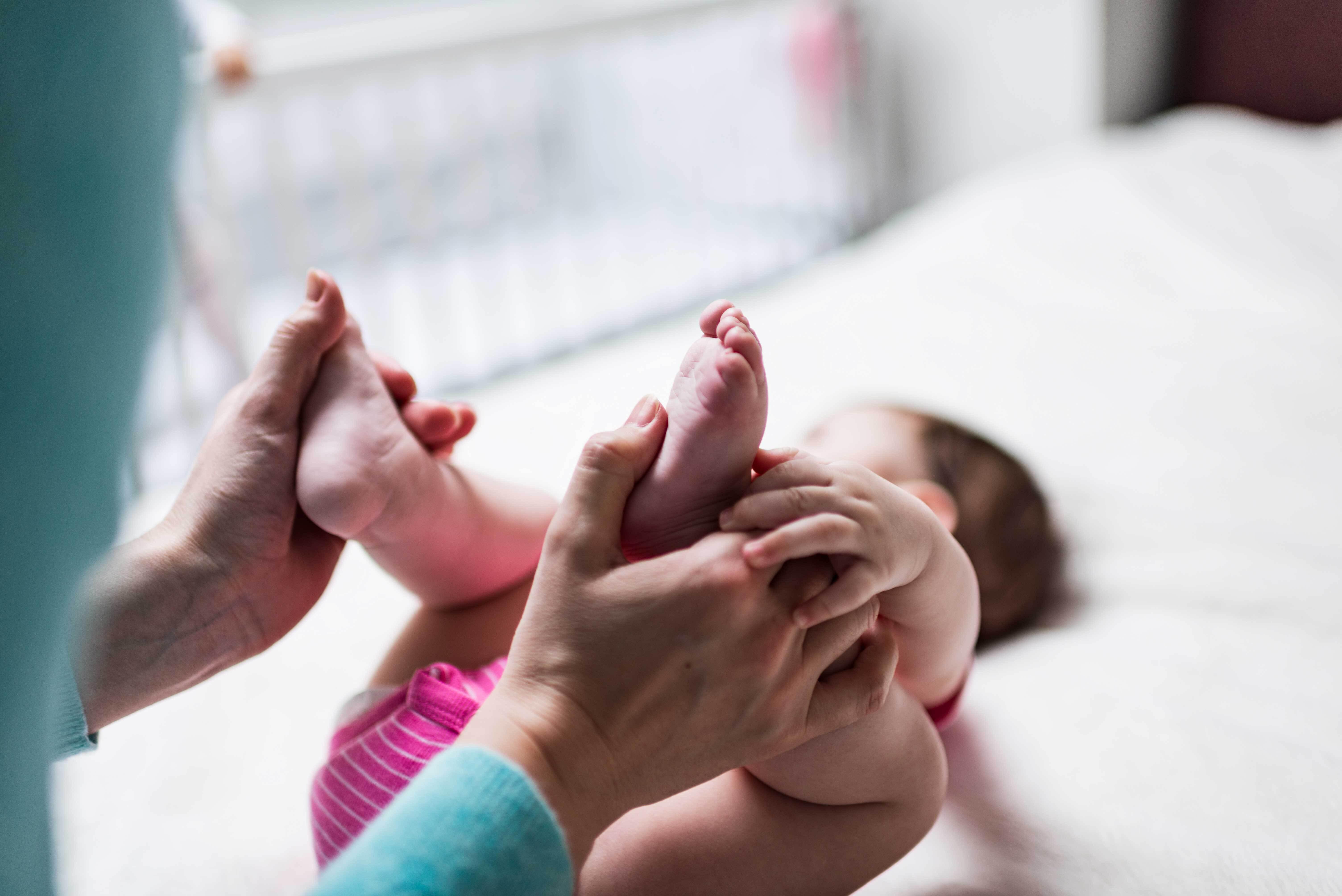Ostéopathie pour les bébés, des bienfaits dès la maternité