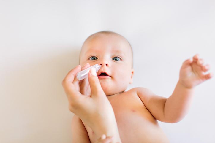 Lavage de nez bébé et nourrisson : spray nasal et liquide